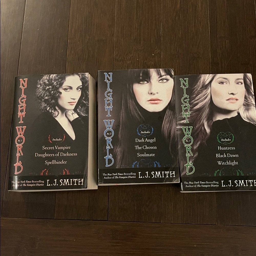 3 books from the series night world in good condition
